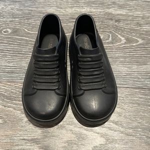 Mini Melissa unisex sneaker-looking shoes size 9 - barely worn
